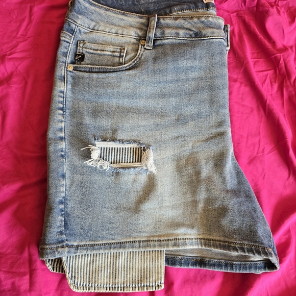 KanCan Light Blue Distressed Jean Shorts-NWOT - Picture 3 of 11